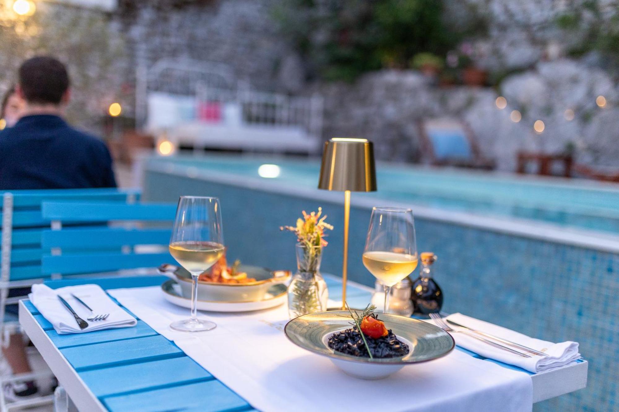 Boutique Hotel Capitano แฮร์เซ็ก-โนวี ภายนอก รูปภาพ